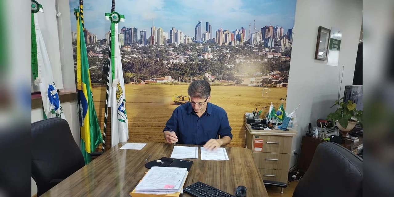 Prefeito de Cascavel veta projetos do 13º salário e aumento de vereadores