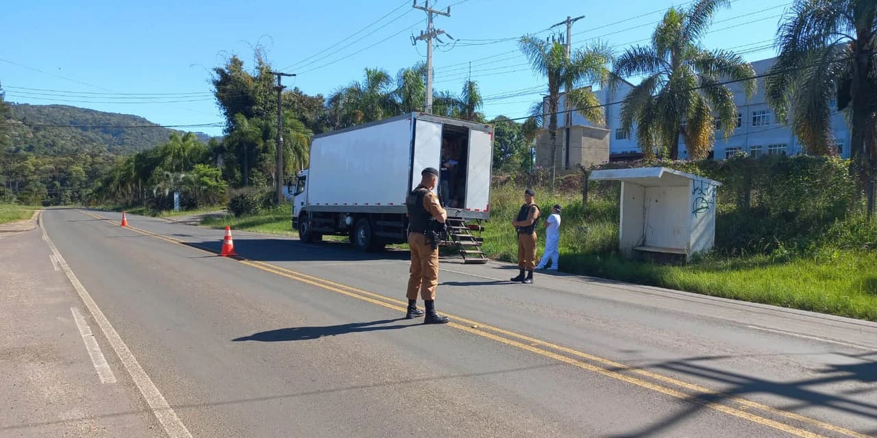 Operação apreende mercadorias com notas fiscais irregulares em Prudentópolis, Irati e outras seis cidades