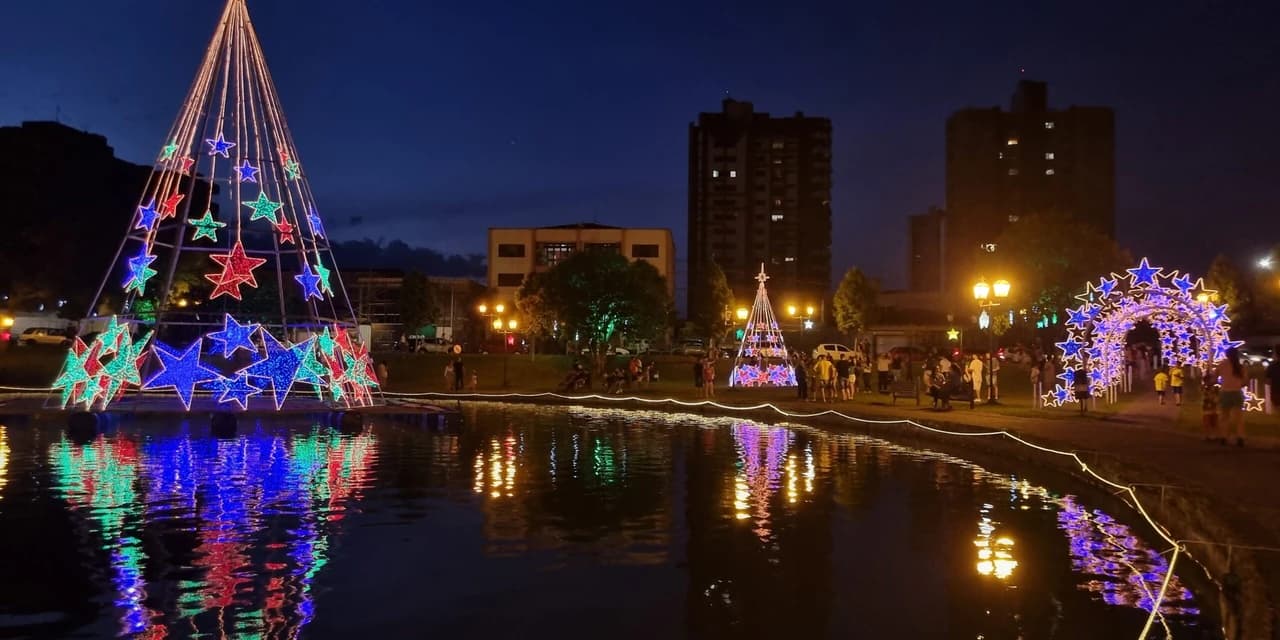 Decoração de Natal de Guarapuava começou a ser acesa neste fim de semana