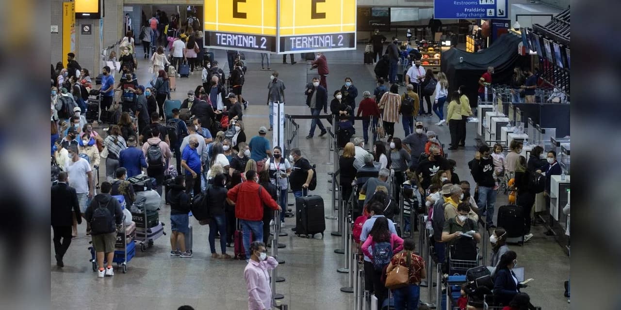 Anvisa aprova volta do uso de máscaras em aviões e aeroportos