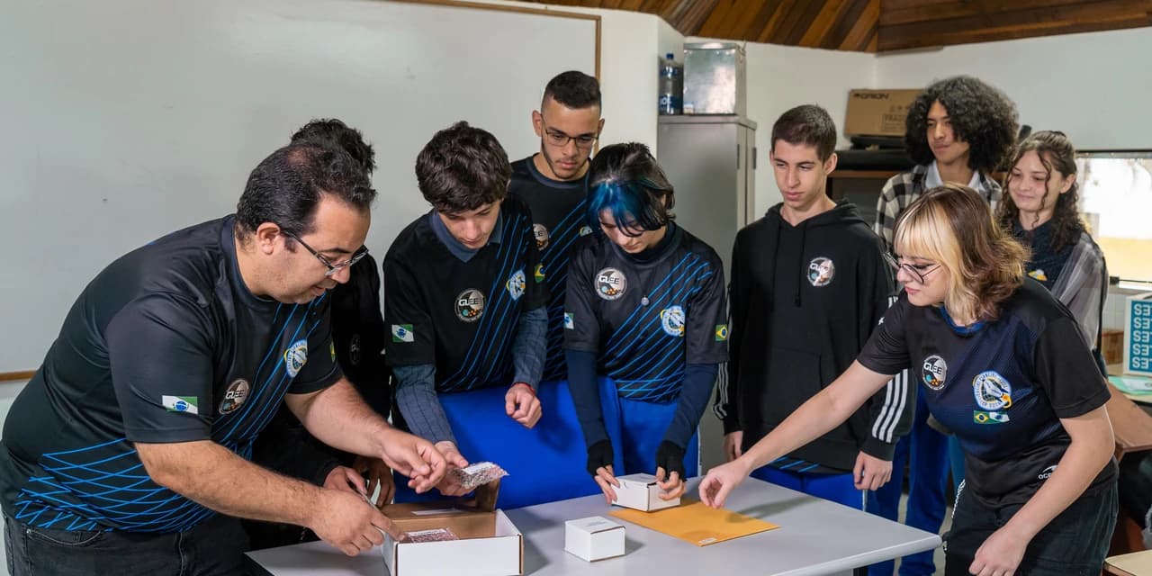 Em parceria com a Nasa, alunos do Paraná programam dispositivos que serão enviados à Lua