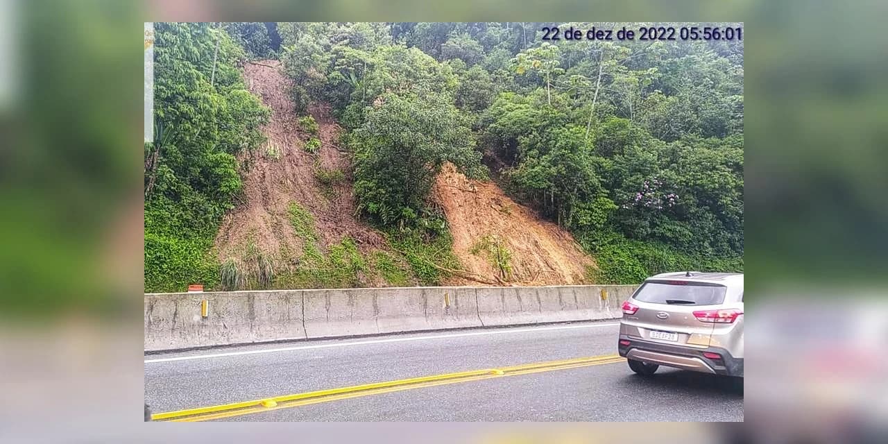 Após novas chuvas, BR-277 volta a ter pista simples; liberação no km 39 pode ocorrer nesta quinta (22)