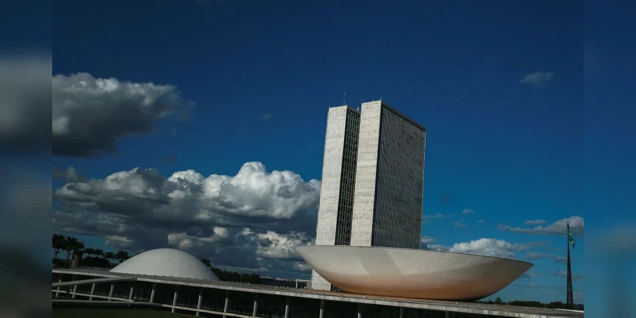 Congresso aprova Orçamento com salário mínimo de R$1.320 para 2023