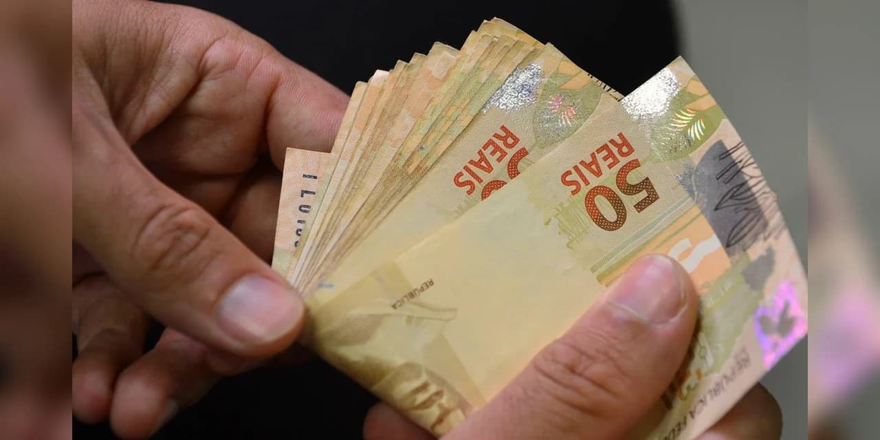 Salário mínimo de R$ 1.320 começa a valer hoje
