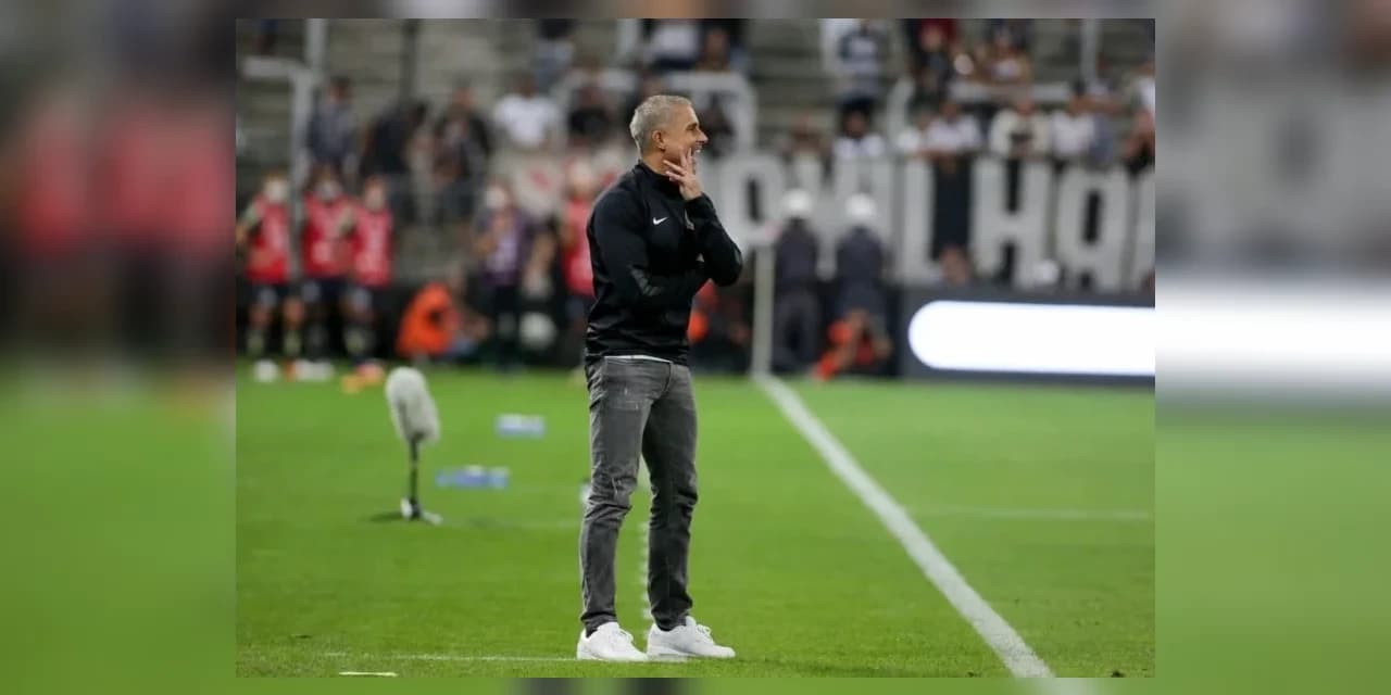 Ex-Corinthians, Sylvinho é anunciado como novo técnico de seleção europeia