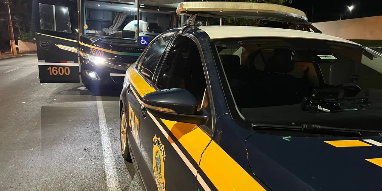PRF apreende quase 60 celulares durante abordagem em ônibus na BR 277, em Guarapuava