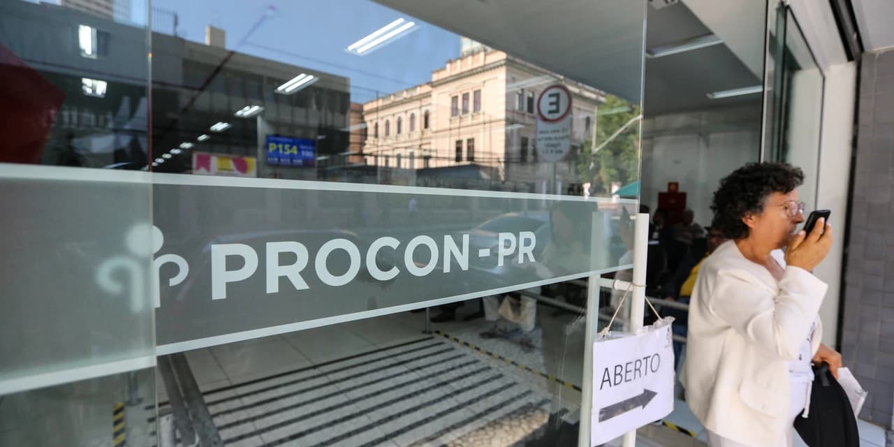 Procon-PR alerta para golpes envolvendo repasses do governo federal a famílias