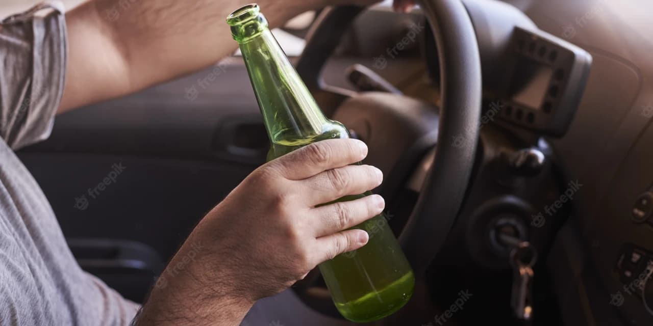 Homem é preso por dirigir embriagado após quase colidir o carro em viatura da polícia em Prudentópolis