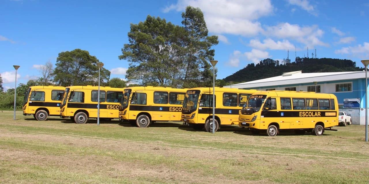 Cinco novos ônibus vão reforçar a frota do transporte escolar em Irati