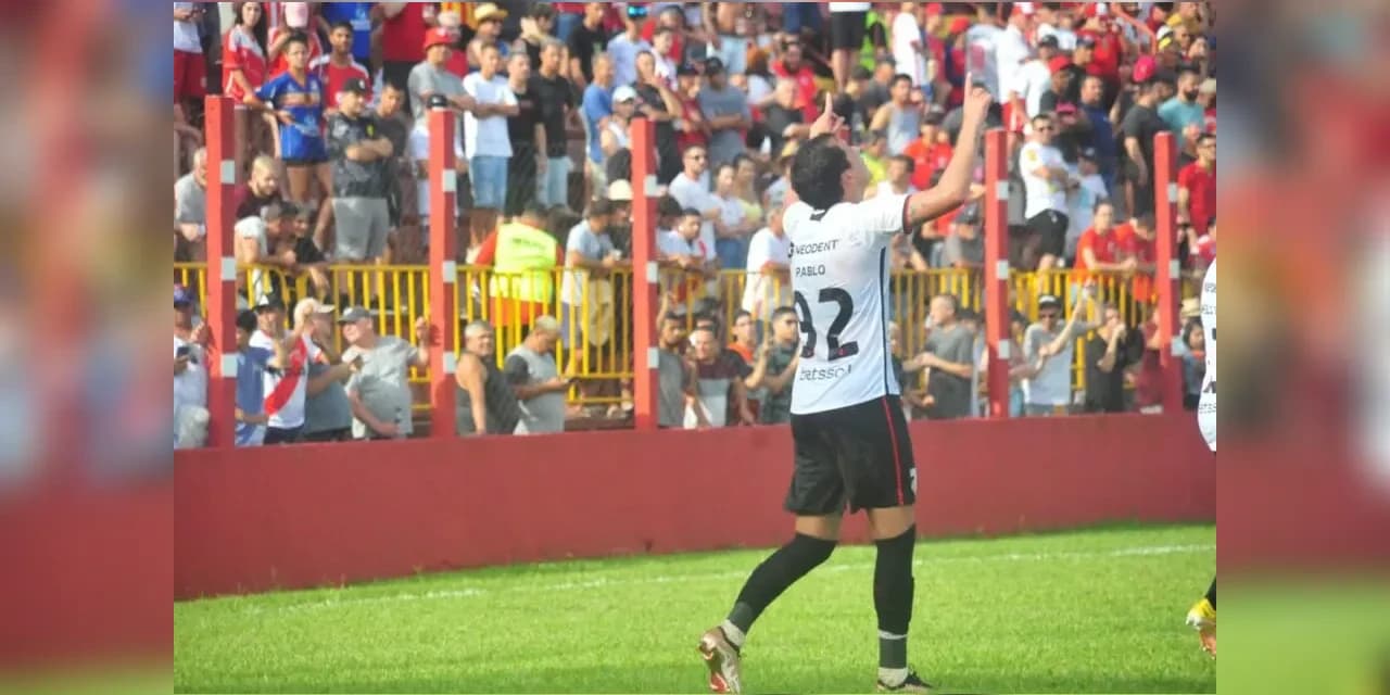 Pablo marca três, e Athletico goleia o Rio Branco na estreia do Paranaense