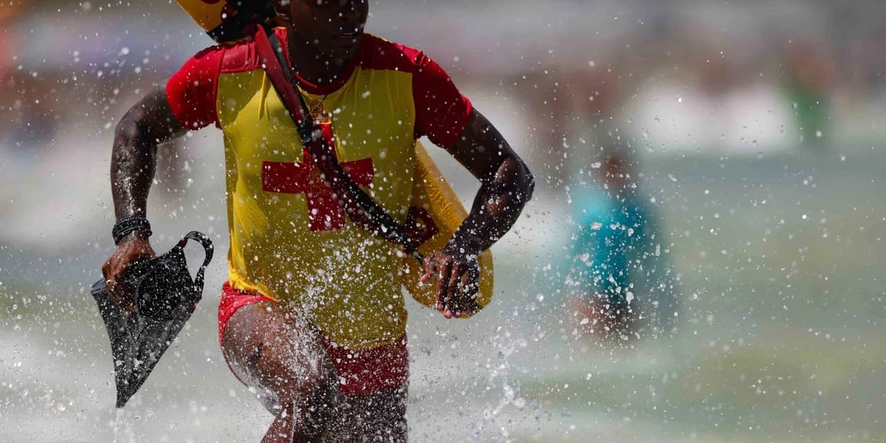 Corpo de Bombeiros faz mais de 700 salvamentos no Litoral durante o Verão Maior Paraná