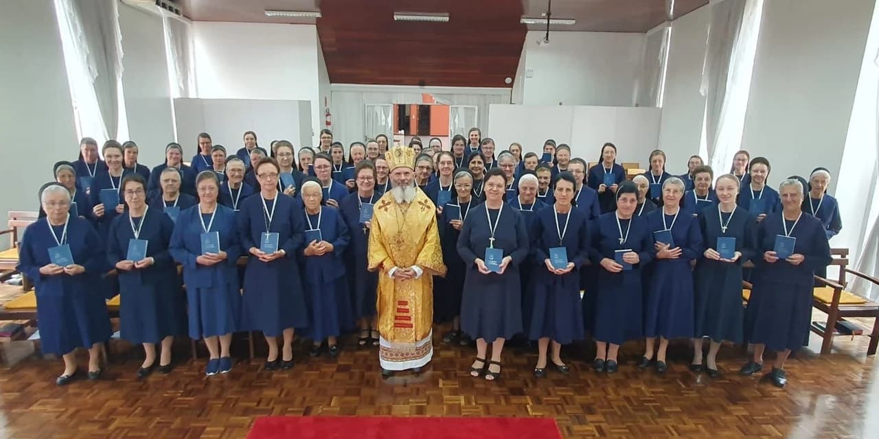 Irmãs Servas de Maria Imaculada realizam estudo, reflexão e partilha da nova Constituição da Congregação