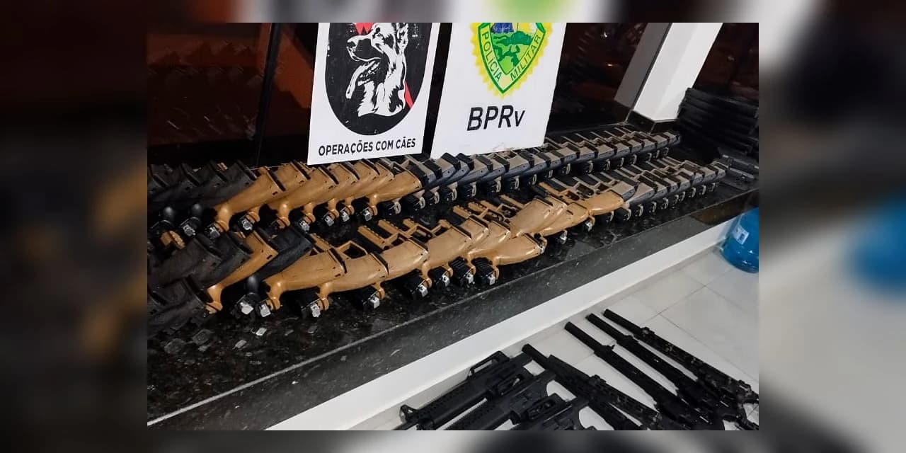 Polícia Militar apreende dois caminhões com 160 armas em Iporã e Perobal