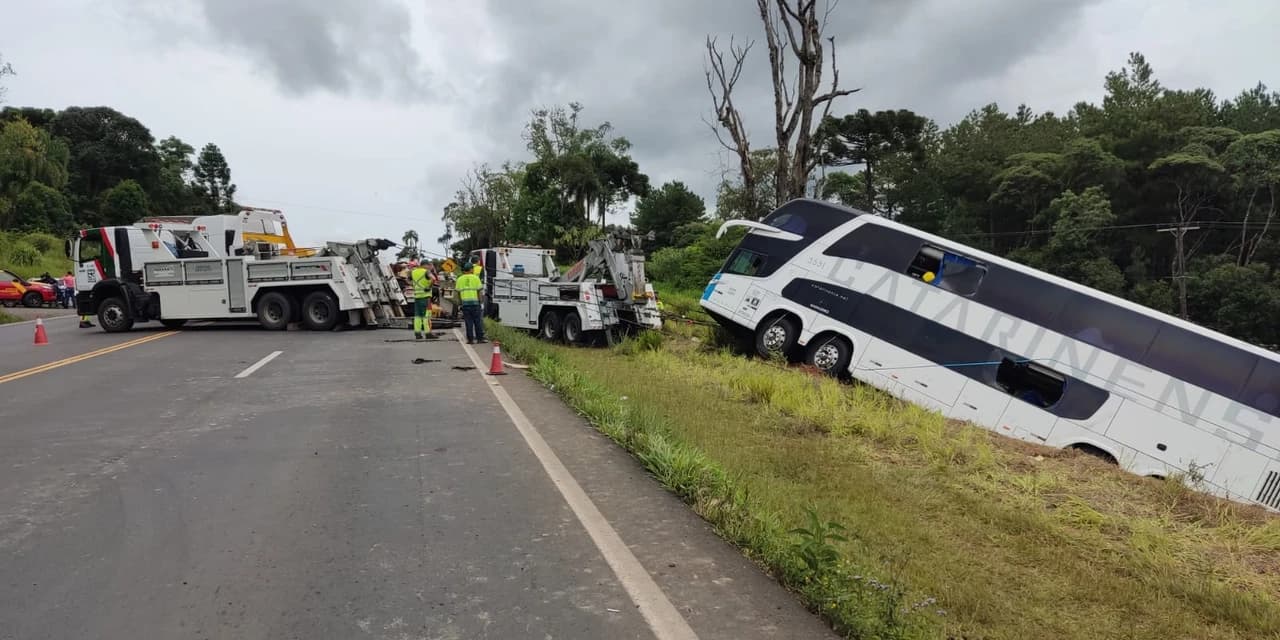 Pista é liberada após grave acidente na BR 277, em Fernandes Pinheiro