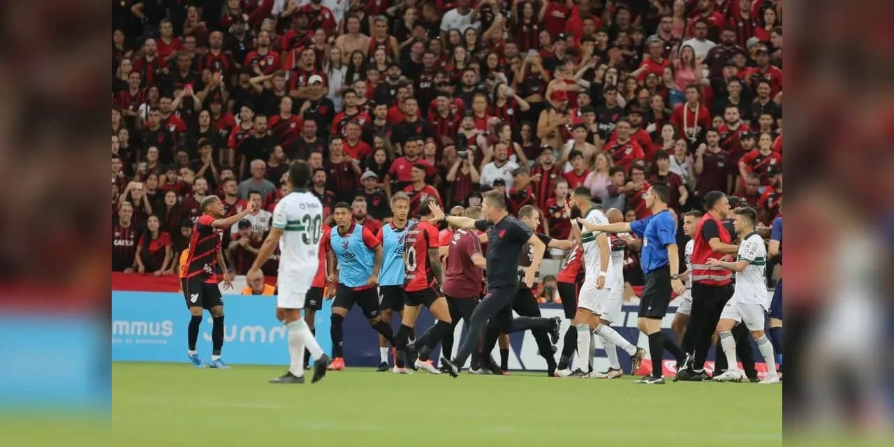 Envolvidos em briga no Atletiba podem pegar até 12 jogos de suspensão
