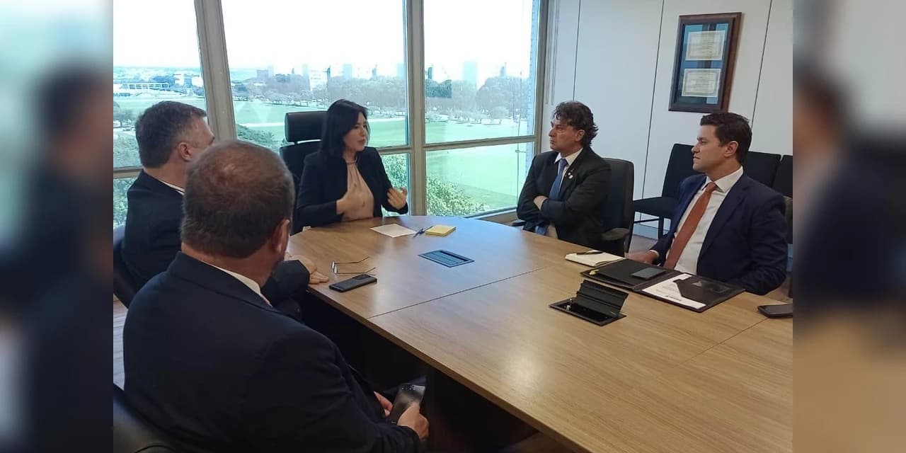 Guto Silva entrega pleitos do Paraná à ministra do Planejamento e Orçamento, Simone Tebet