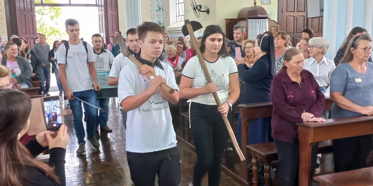 Comunidade de Linha Esperança realiza homenagem aos agricultores durante celebração da Santa Missa. VÍDEO!