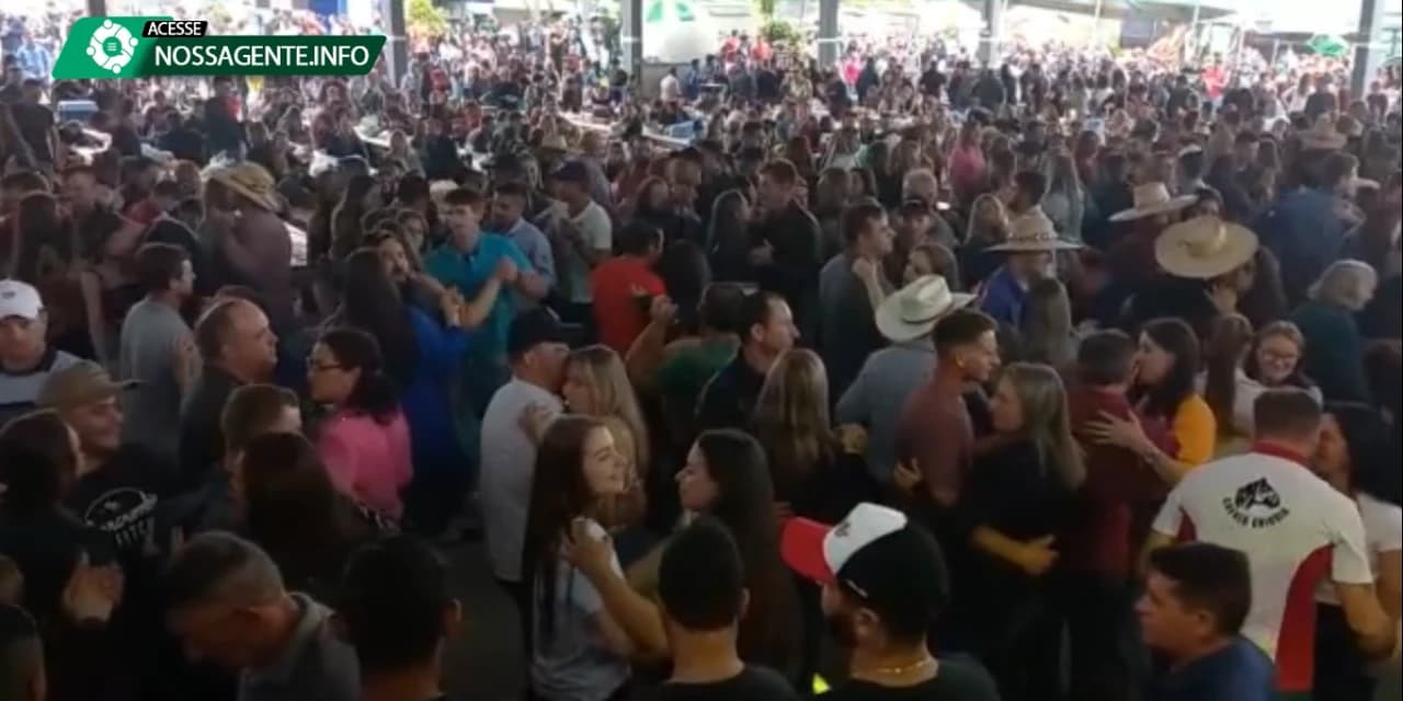 Show com os 4 Gaudérios foi um sucesso e reuniu milhares de pessoas na festa em Linha Esperança interior de Prudentópolis. VÍDEO