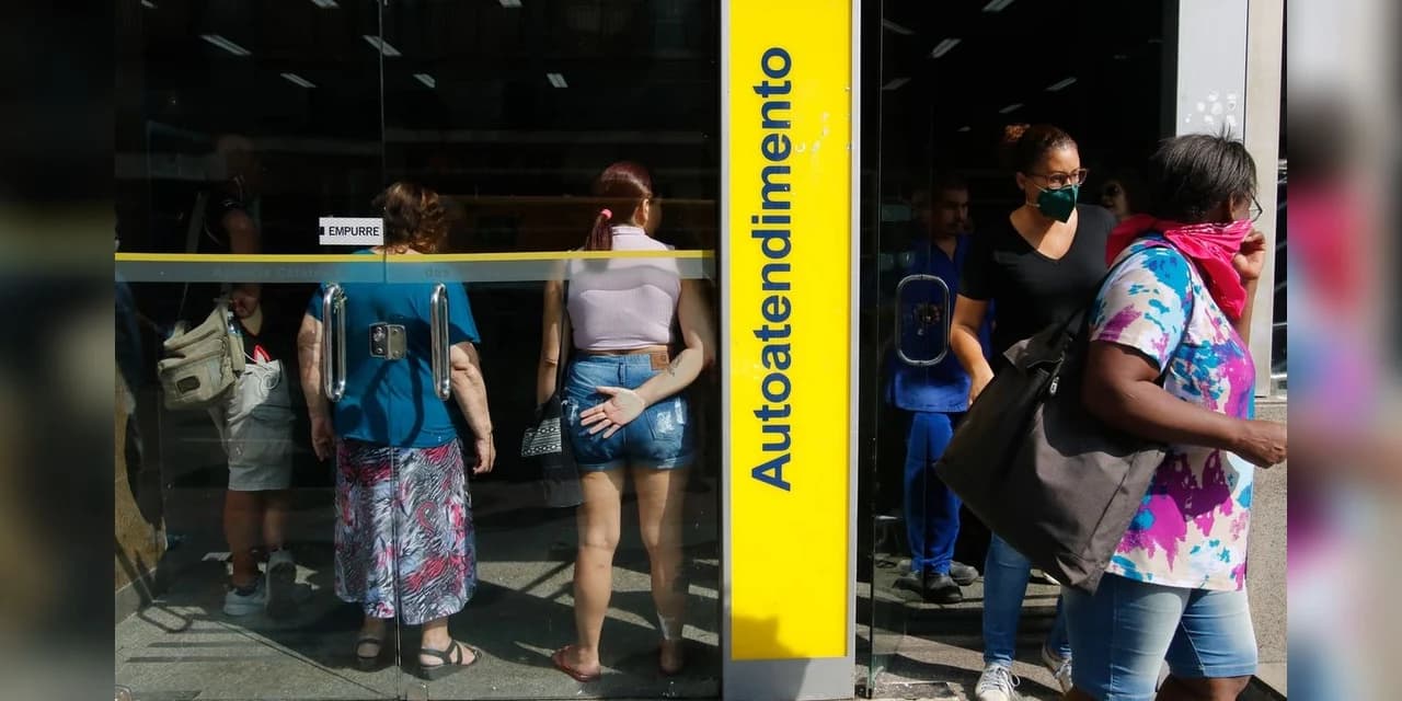 Bancos reabrem após feriado de carnaval