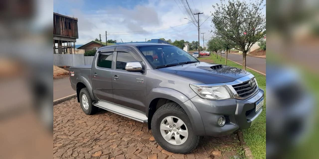 Em Ivaí motociclista armado com pistola rende empresário e rouba caminhonete Toyota Hilux