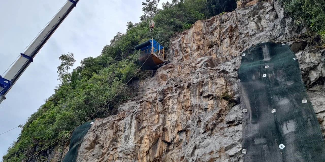 Obra emergencial do DER/PR no km 41 da BR-277 chega a 70% de execução neste final de semana