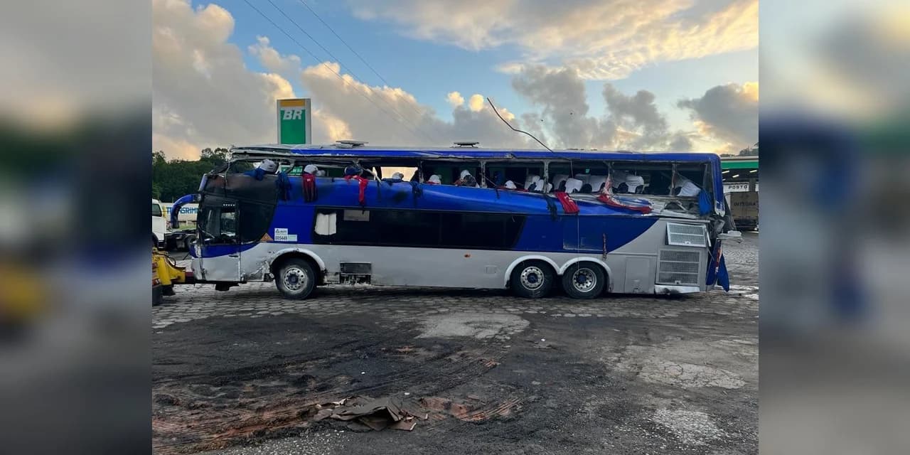 Três pessoas morrem em acidente com ônibus do Paraná na Régis Bittencourt, em Cajati/SP