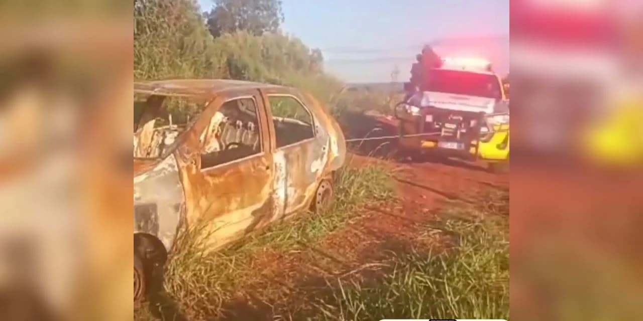 Carro furtado é encontrado incendiado em estrada rural de Guarapuava