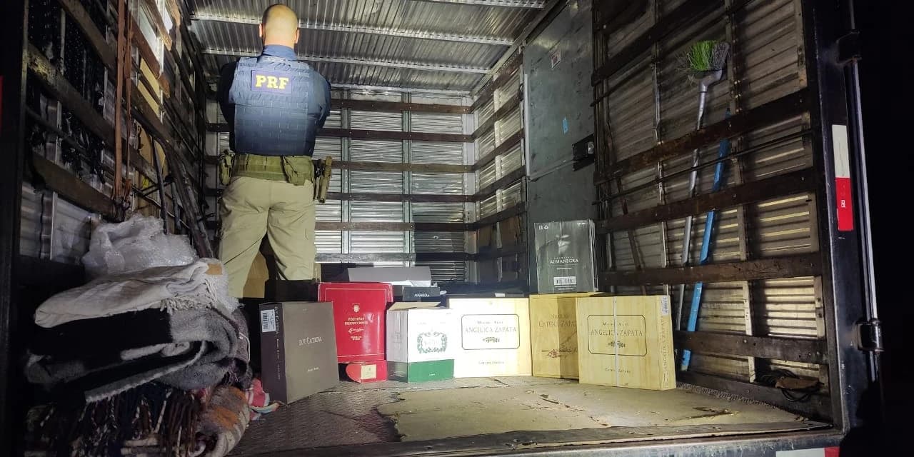 PRF apreende mais de 300 garrafas de Vinho de origem estrangeira, em Guarapuava