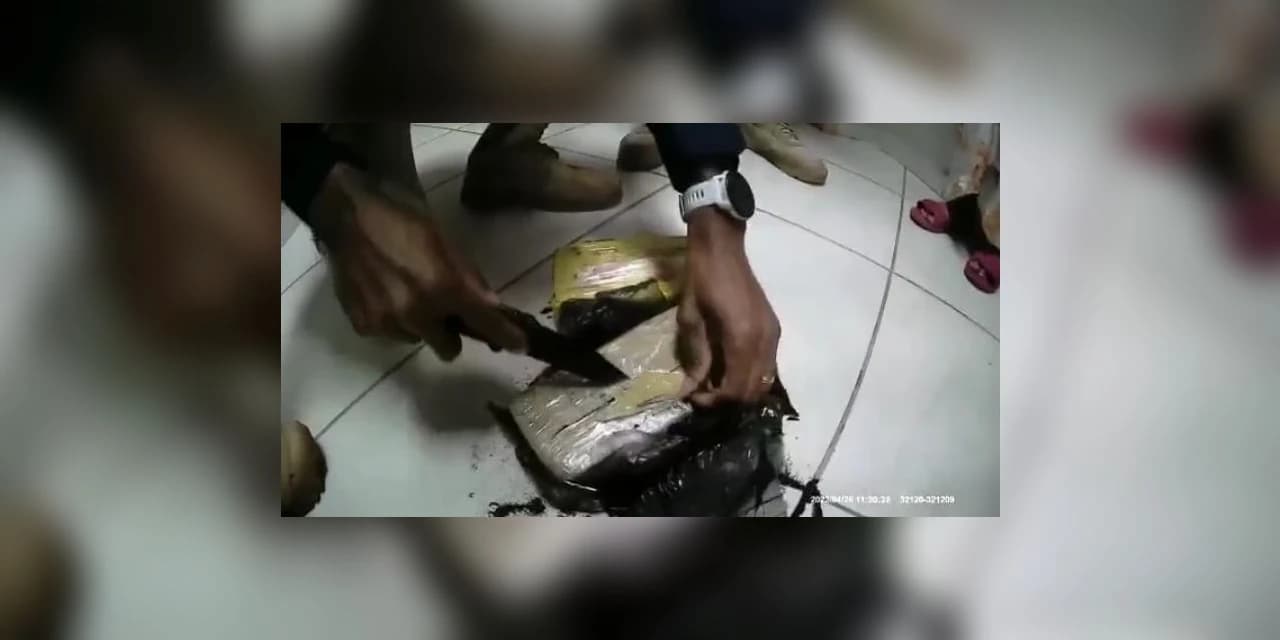 Mulher com cocaína e crack escondidos na roupa é presa pela PRF, em Guarapuava