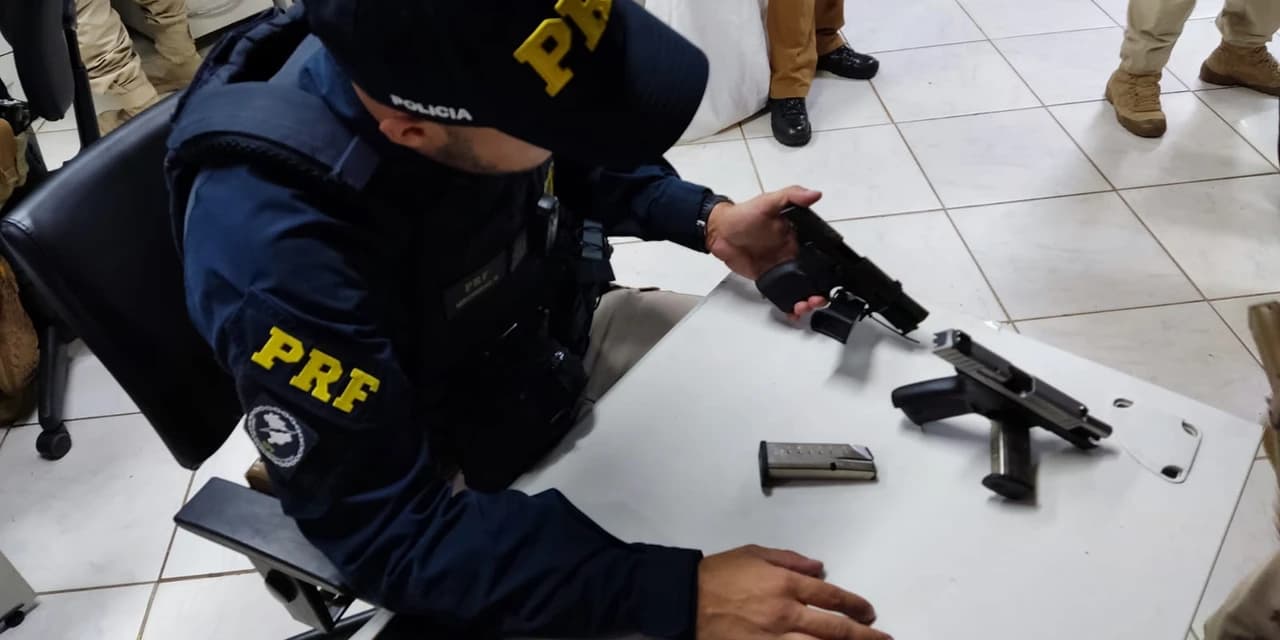 PRF apreende arma ocultada nas vestes de uma passageira de ônibus na Br 277 em Guarapuava