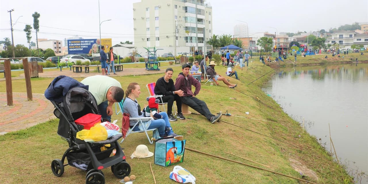 Torneio de Pesca e Corrida de Caiaque reúnem famílias no Lago Municipal de Prudentópolis