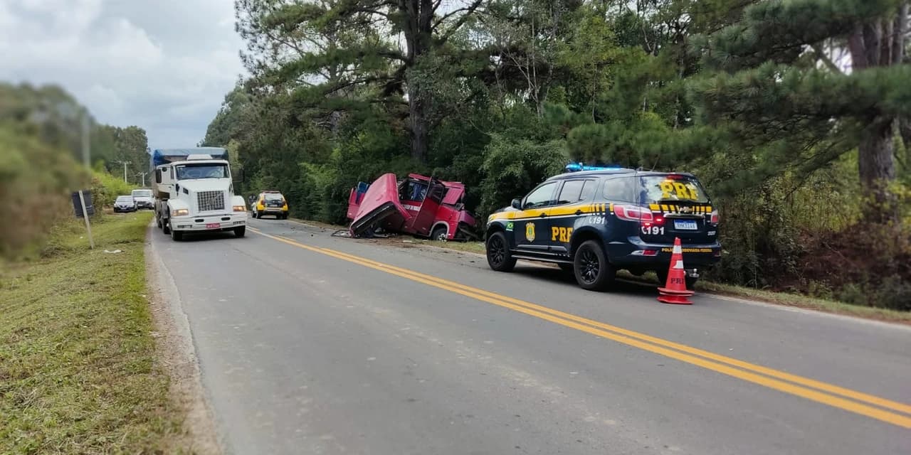 Ônibus da Saúde de Mallet sofre acidente na BR 153, próximo a Rio Azul