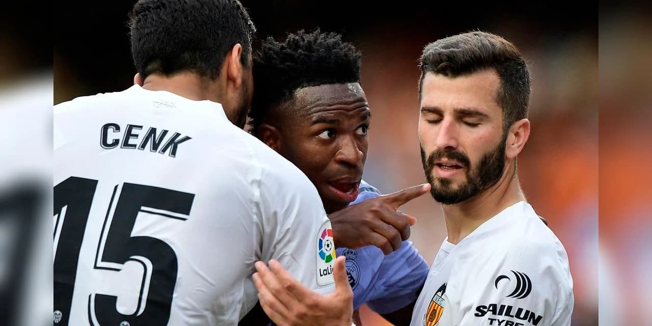 Vinicius Júnior pede punições a responsáveis por agressões racistas