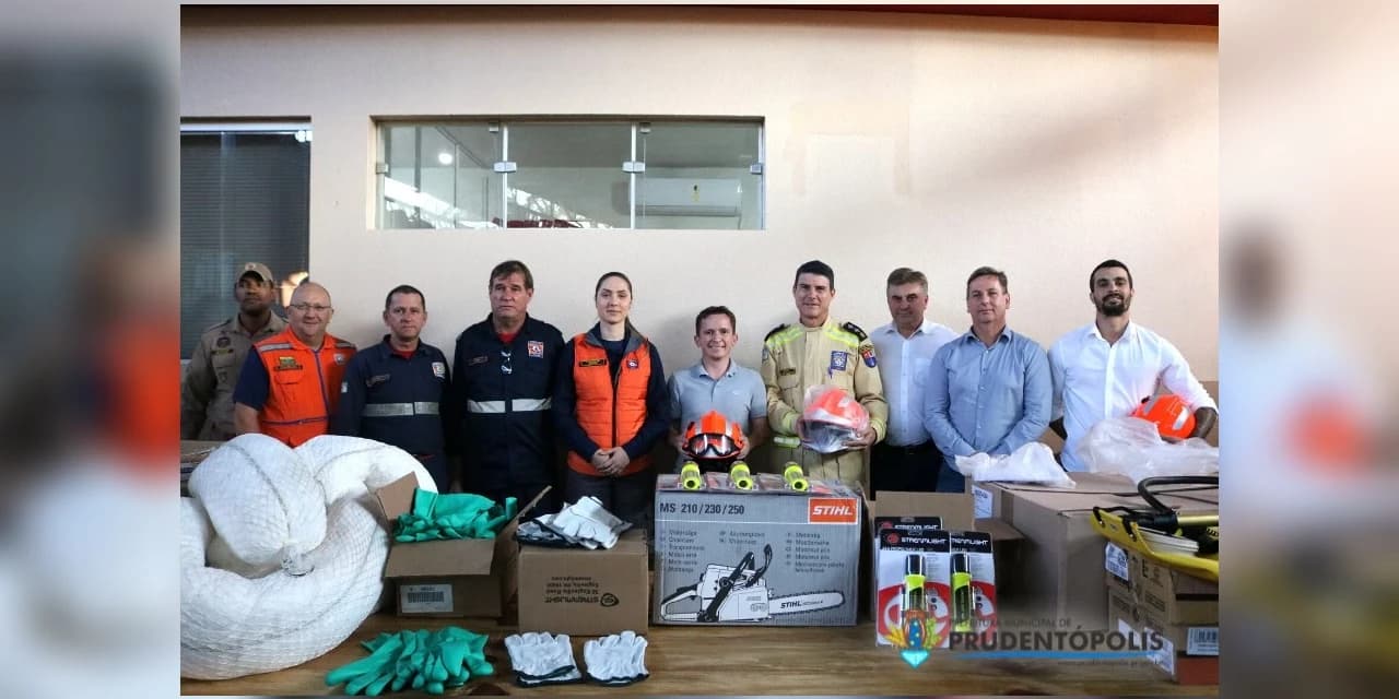 Deputado Rodrigo Estacho, realiza a entrega de novos equipamentos para o Corpo de Bombeiros de Prudentópolis.