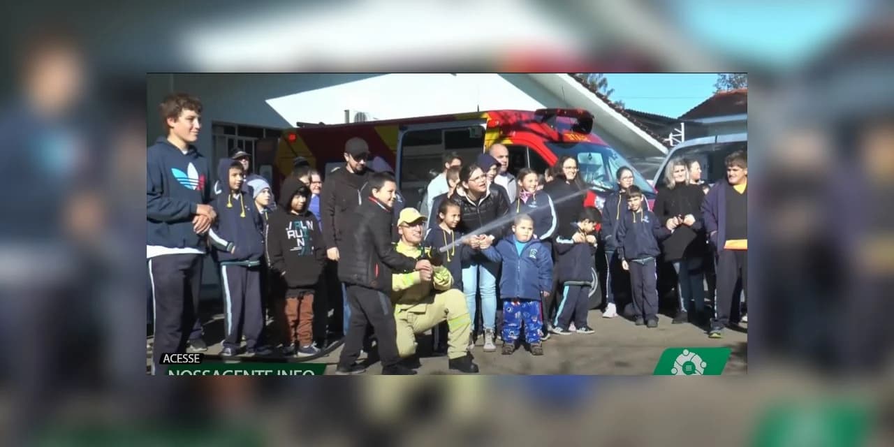 Alunos da APAE participam de ação do Corpo de Bombeiros, em Prudentópolis