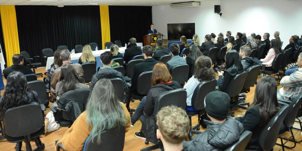 Aula magna marca início da primeira turma do curso de Direito da Unicentro