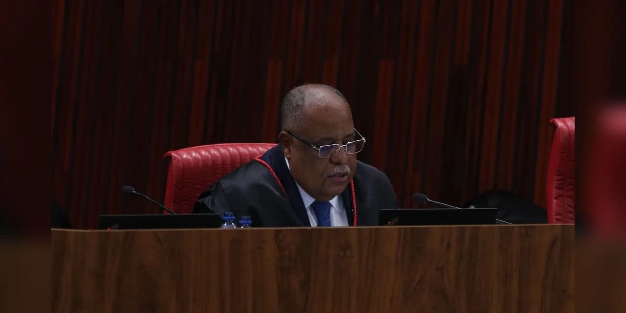 Relator no TSE vota pela inelegibilidade de Bolsonaro