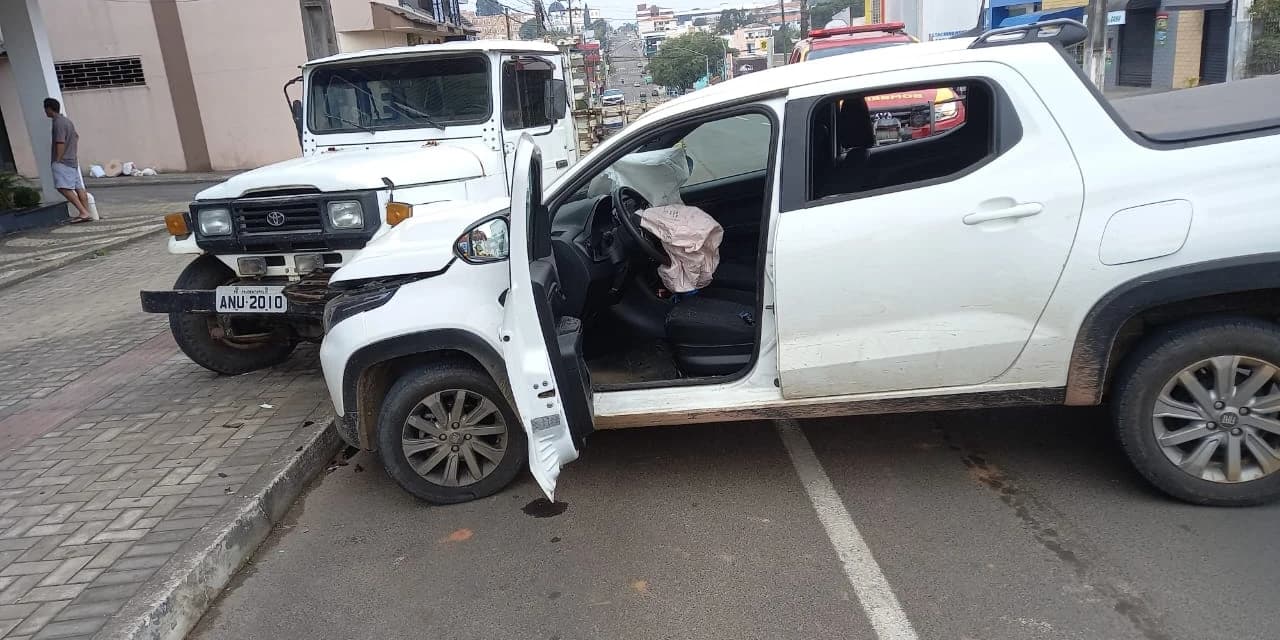 Prudentópolis: Condutor embriagado colide com veículo estacionado e é conduzido à delegacia