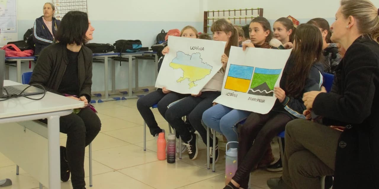 Escola Clotilde desenvolve projeto para promover intercâmbio cultural entre os alunos do 5° ano com estudantes de Dobropillia, na Ucrânia