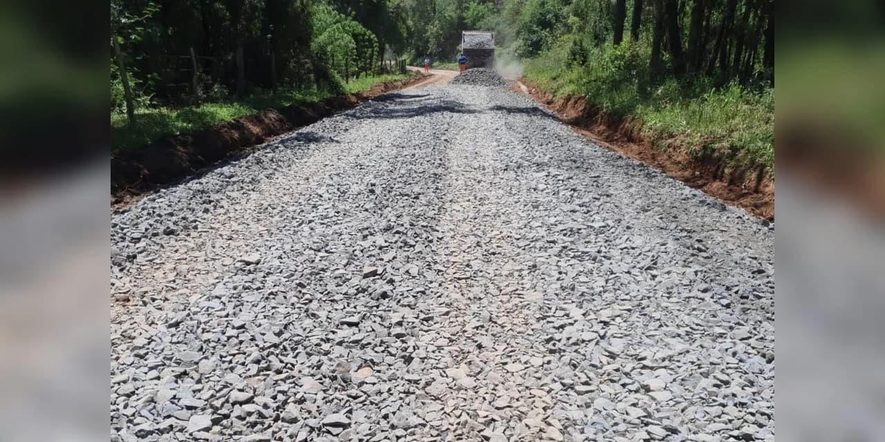 Homologada licitação para conservar estradas rurais de Mallet, São Mateus do Sul e Lapa