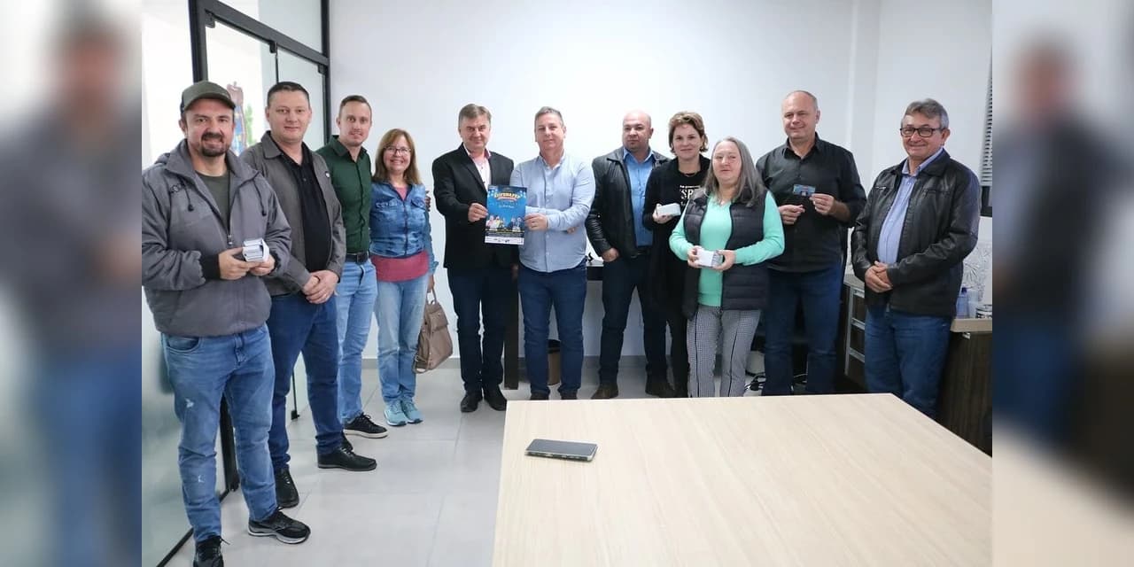 Instituições de Prudentópolis recebem ingressos para os shows da 12º FENAFEP