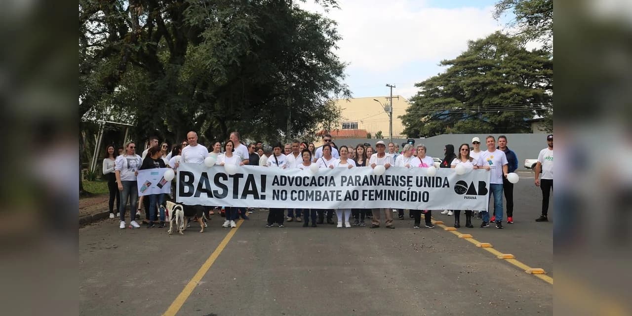 Prudentópolis mobiliza-se contra o feminicidio na 1ª Caminhada do Meio-dia. VÍDEO