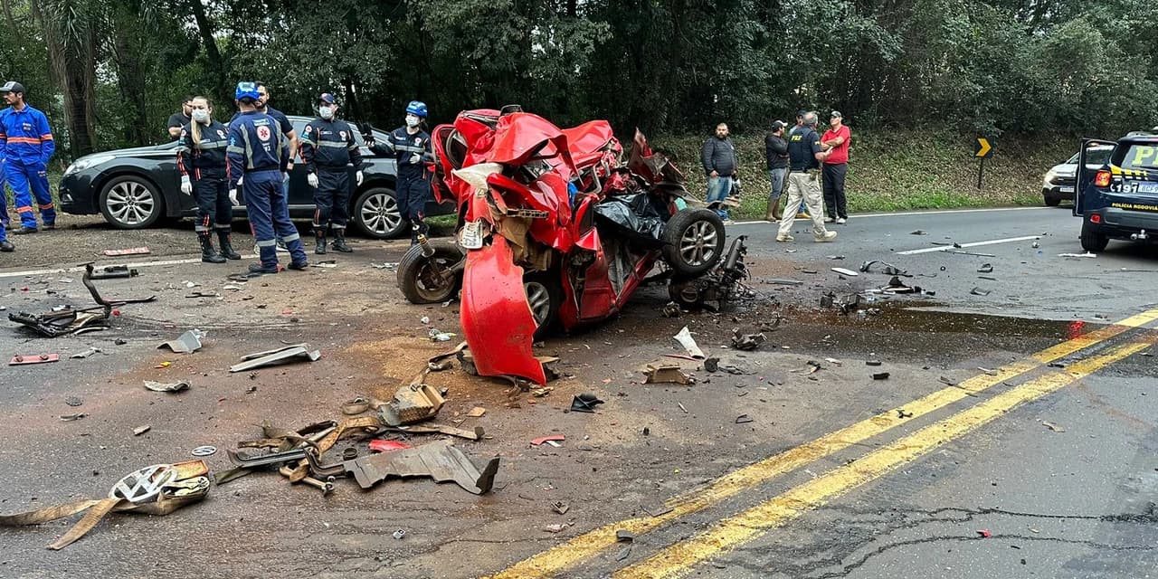 Duas mulheres morrem em colisão entre carro e caminhão na BR 277, em Virmond