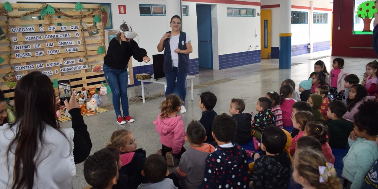Escolas e CMEIS de Guarapuava começam a utilizar os óculos de realidade virtual.