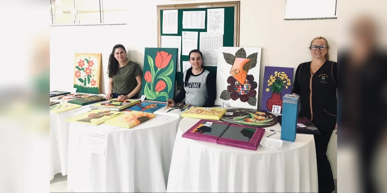 Exposição de trabalhos artísticos dos alunos (as) da Escola Espaço e Vida - Apae de Prudentópolis