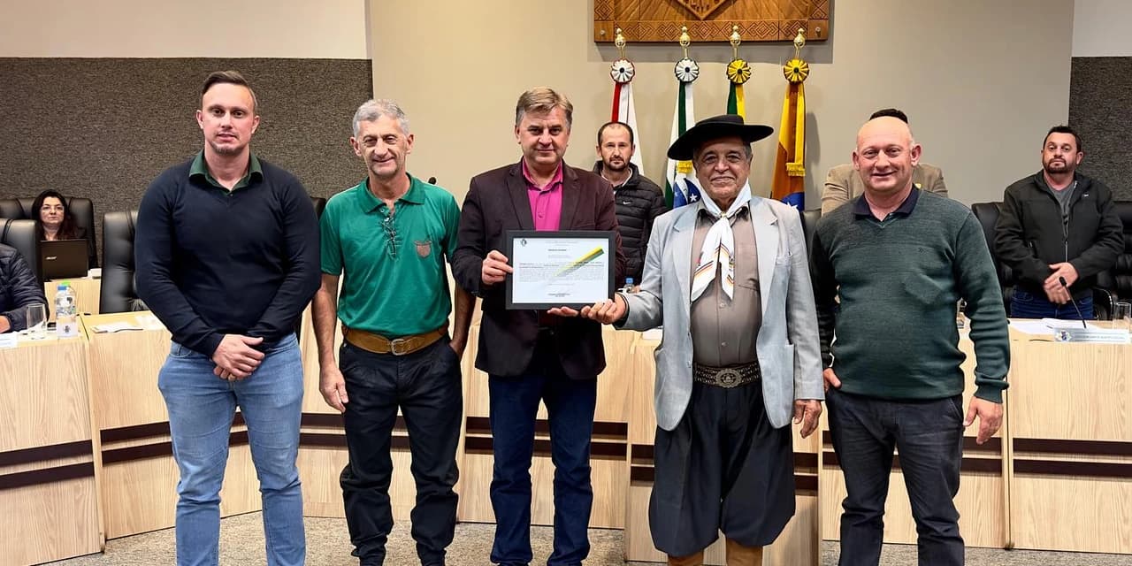 Equipe de bolão do CTG recebe Moção de Aplausos pelo título de campeã nacional