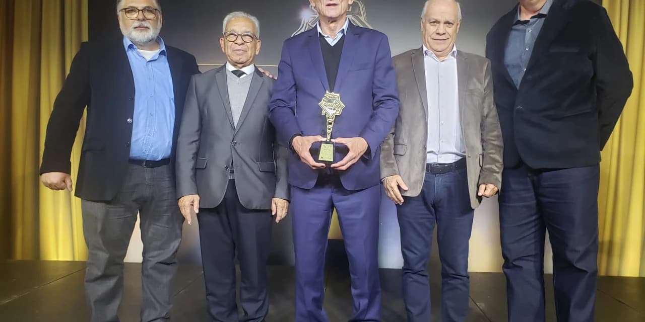 Secretário de Agricultura recebe Troféu Agroleite como Personalidade do Ano
