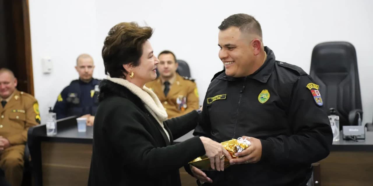 Prefeita interina Ieda Waydzik participa da solenidade de 169 anos da PM-PR