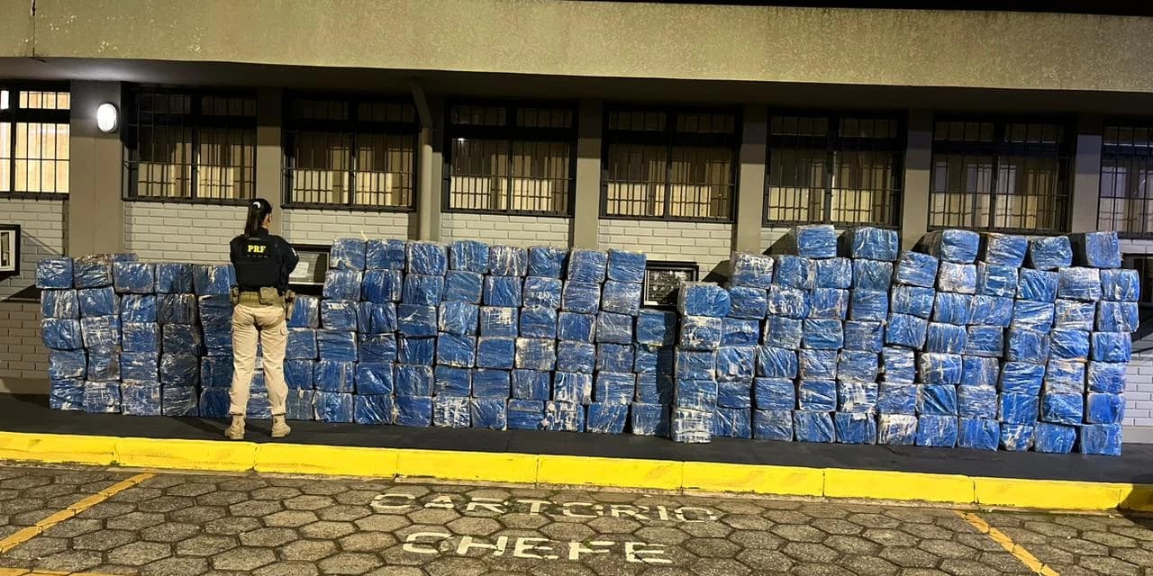 PRF apreende aproximadamente 4.208kg de maconha em Guarapuava