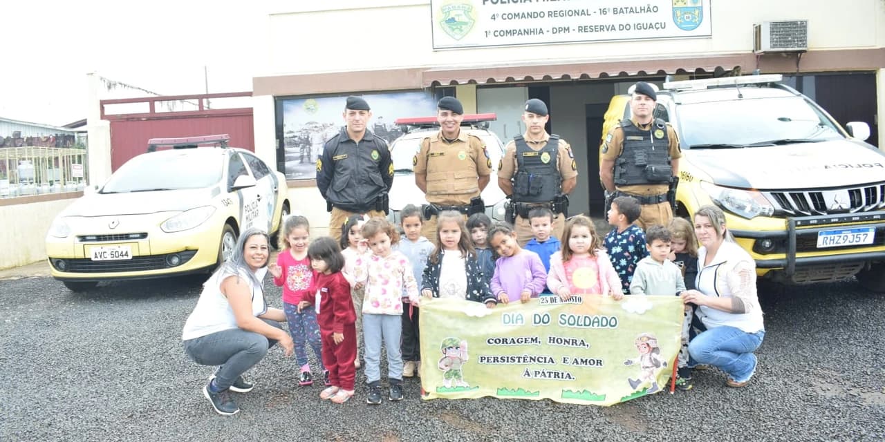 Alunos do CMEI Criança Feliz fazem homenagem a Polícia Militar de Reserva do Iguaçu